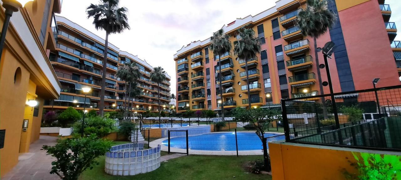 Impresionante Primera Linea De Playa, Bajondillo Beach Torremolinos Dış mekan fotoğraf