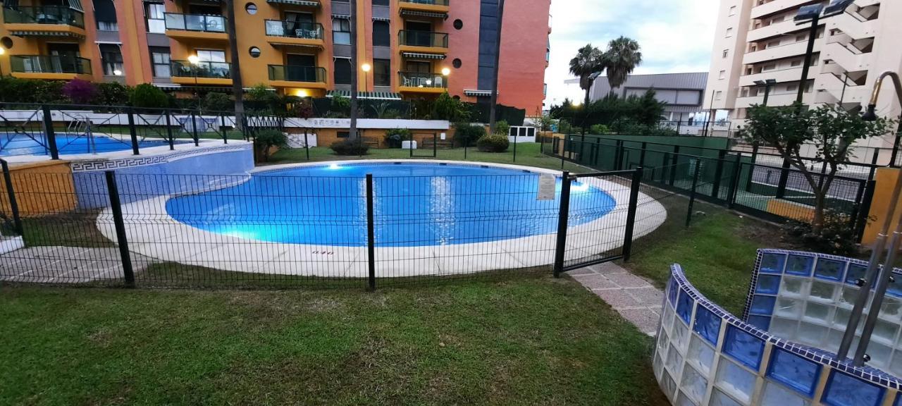Impresionante Primera Linea De Playa, Bajondillo Beach Torremolinos Dış mekan fotoğraf